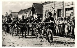 ** T1 1940 Bánffyhunyad, Huedin; Bevonulás Kerékpáros Katonákkal, Gál Francisc Fodrász üzlete / Entry Of The Hungarian T - Ohne Zuordnung