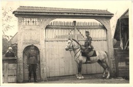 ** T1 1940 Székelyföld, Tinutul Secuiesc; Bevonulás Katonákkal A Székelykapu Előtt. E Kaput Isten Segedelmével építtette - Ohne Zuordnung