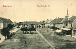 T2 1910 Érsekújvár, Nové Zámky; Kossuth Lajos Tér, Nemzeti Szálloda és Kávéház, üzletek. W.L. Bp. 427.  / Square, Hotel  - Zonder Classificatie