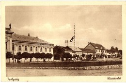 ** T1/T2 Ipolyság, Sahy; Utcakép, Országzászló. Tóth és Brza Kiadása / Street View With Hungarian Flag - Non Classés