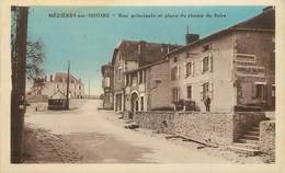 MEZIERES SUR ISSOIRE - Rue Principale Et Place Du Champ De Foire. - Meziere Sur Issoire