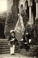 * T1/T2 Vasvörösvár, Rotenturm An Der Pinka; Kórustagok Zászlóval /  M.G.V. Liederkranz / Choir Members With Flag. Gusta - Non Classés