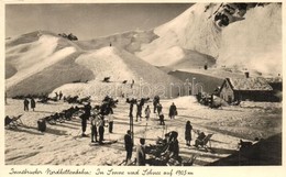 ** T1 Innsbruck, Nordkettenbahn, In Sonne Und Schnee Auf 1905 M / Skiing And Sunbathing People In Winter - Sin Clasificación