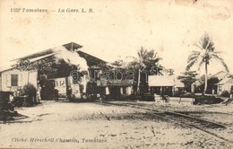 ** T2 Toamasina, Tamatave; La Gare / Bahnhof / Railway Station With Locomotive - Unclassified