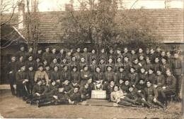 * T2 1939 Tápiószele, Lengyel Menekült Katonák Csoportképe C. W. Cz. I. Sp. Zászlóval / WWII Polish Refugee Soldiers. Sz - Non Classés