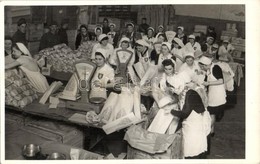 * T2/T3 1943 Budapest, Nők Hadi élelmet Porcióznak A Második Világháborúban / WWII Hungarian Military, Women Portioning  - Unclassified