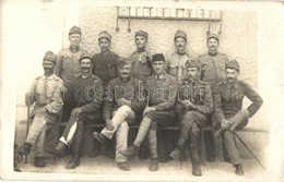 T2/T3 1917 Pöstyén, Piestany; Lábadozó Katonák A Fürdő Melletti Munkáslakból / WWI K.u.k. Convalescent Soldiers Next To  - Unclassified