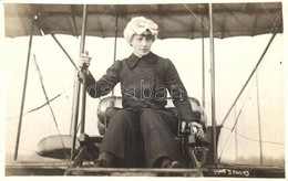 ** T2 Mrs Cheridah De Beauvoir Stocks In Her Aircraft. Second British Women To Gain A Royal Aero Club Aviator's Licence - Unclassified