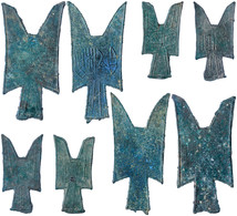 Zhou-Dynastie 1122-220 V. Chr., Lot Von 24 Æ-Spatenmünzen, Sog. Pointed Food Spades, Ca. 350-250 V. Chr. Erhaltung Meist - Chinesische Münzen