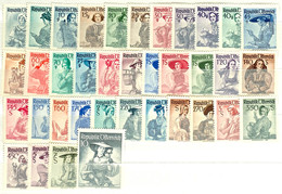 3 Gr. - 10 S. Trachten, 37 Werte Postfrisch Komplett, Mi. 350.-, Katalog: 893/926,978/80 ** - Sonstige & Ohne Zuordnung