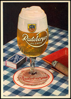 Bier: Motivkarte "Radeberger Pilsener" - Volles Bierglas Auf Tisch Mit Blau/weiß Karierter Tischdecke, Zündhölzern, Asch - Autres & Non Classés