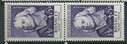 [24] Variété : N° 990 Bossuet Timbre Plus Grand Tenant à Normal ** - Unused Stamps
