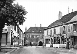 57-PHALSBOURG- PORTE D'ALLEMAGNE CAFE LOBAU- (VOIR POMPE A ESSENCE ) - Phalsbourg