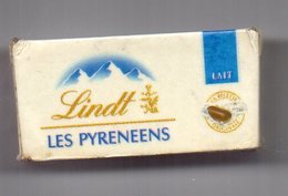 MAGNET    BOITE DE CHOCOLATS AU LAIT     LINDT  LES PYRENEENS - Magnets