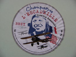Etiquette Champagne L'Escadrille Q.Roosevelt - Etablissements S.C.V Charly S/Marne 02 - Aisne   A Voir ! - Military