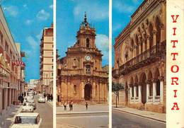 0281 " VITTORIA RAGUSA - ANIMATA CON AUTO E MONUMENTI" .- CART. ORIG. SPED. - Ragusa