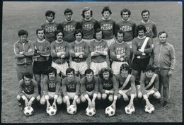 1977 A BKV Előre Futballcsapatának Csoportképe, Daczó József Vezérigazgatónak Címezve, Sok Aláírással, 12×17 Cm - Altri & Non Classificati