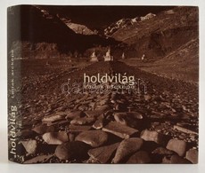 Holdvilág. Ladak Arcképe. Szerk.: Simon Katalin. Szabó Zoltán Fotóival. Hn.,2002, Nap, Szél és Csillagok Kft. Kiadói Kar - Zonder Classificatie