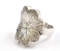 Ezüst(Ag) Virágmintás Gyűrű, Jelzett, Méret: 57, Nettó: 10,3 G - Autres & Non Classés