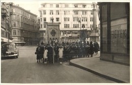 ** T2/T3 Budapest, Körmenet 'Mater Dolorosa' Zaszlóval. Photo (fa) - Non Classificati