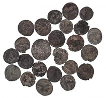 3db-os Tisztítatlan Római Rézpénz Tétel A Kr. U. III. Századból T:3
3pcs Of Uncleaned Roman Copper Coins From The 3rd Ce - Ohne Zuordnung