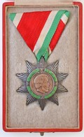 1947. 'Magyar Szabadság Érdemrend' Ezüst Fokozata, Ag Kitüntetés Mellszalagon, Eredeti Tokban T:2
Hungary 1947. 'Order O - Non Classés