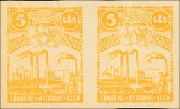 (*)4ecs(2). 1937. 5 Cts Amarillo, Pareja. Variedad CAMBIO DE COLOR Y SIN DENTAR. MAGNIFICA. Edifil 2017: +170 Euros - Asturias & Leon