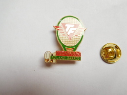 Superbe Pin's , Tennis , Roland Garros , 1991 , Technifibre , Signé AB , Arthus ?? - Tennis