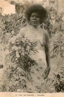 Nouméa. CPA. Femme Seins Nus Dans Les Fleurs De Niaoulis. - Oceania