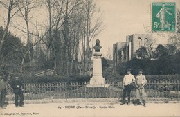 CPA - France - (79) Deux-Sèvres - Niort - Statue Main - Niort