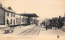 44-LA-BAULE- LA GARE A L'ARRIVEE D'UN TRAIN - La Baule-Escoublac