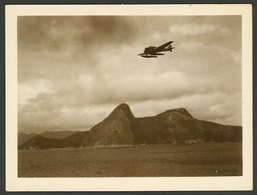 BRAZIL: Seaplane Flying Over Rio De Janeiro, Circa 1930, Original Photograph Of 12 X 9 Cm, VF Quality! - Altri & Non Classificati