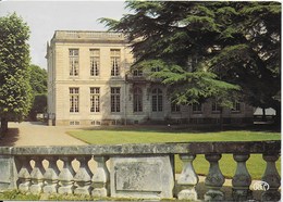 Bouges Le Château - Château Construit En 1762 - Andere & Zonder Classificatie