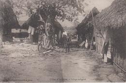 Delcampe - CPA Côte D'Ivoire - Village Indigène (avec Animation) - Elfenbeinküste