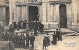 Nantes    44     Les Inventaires  1906.St Clément  Les Fidèles Entrant Dans L'église    (voir Scan) - Nantes