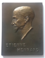 Médaille Bronze. Etienne Henrard. J. Berchmans. Au Docteur Etienne Henrard 1940.  55 X 75 Mm. Traces De Colle Au Verso - Professionali / Di Società