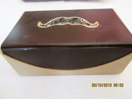 Vintage Moustache Brush And Comb In Case - APPARENTLY UNUSED -  COMB And BRUSH - WOODEN BRUSH - Accesorios