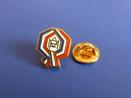 Pin's Arthus Bertrand AMF - Association Des Maires De France - Ruban Tricolore - Mairie Commune (AA42) - Arthus Bertrand