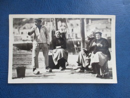 Delcampe - CPA 29 AUDIERNE UN GROUPE PITTORESQUE FEMMES MARIN - Audierne