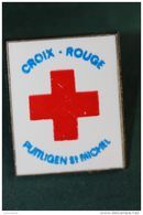 Pin's De La Croix Rouge Française "Puttligen St Michel" Place Puttligen à Saint Michel-sur-Orge - French Red Cross - Medicina