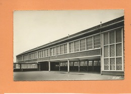 CPSM Petit Format -Roye -(Somme) - Ecole Des Garçons - Le Préau De Récréation - Roye