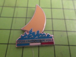 1118b Pin's Pins / Beau Et Rare / THEME SPORTS : EFV ECOLE FRANCAISE DE VOILE - Voile