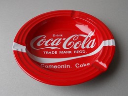 - Cendrier. COCA COLA - - Ashtrays