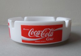 - Cendrier. COCA COLA - - Ashtrays