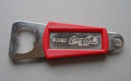 - Ouvre-bouteilles. Décapsuleur. COCA COLA - - Flessenopeners & Kurkentrekkers