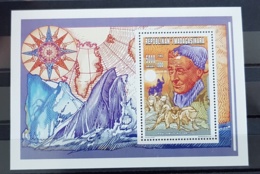 MADAGASCAR Paul Emile VICTOR Theme Polaire. Baleine, Chien, Pole. BLOC DE LUXE Emis En 1996 ** MNH - Explorateurs & Célébrités Polaires