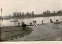 (81)  CPA  Breisach Sur Le Rhin  Bateau De Passage   (Bon Etat) - Breisach