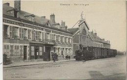 CPA - Chemin De Fer Train Place De La Gare VIERZON 18 - Vierzon