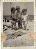 Children On The Beach - Small Photo - Anonyme Personen