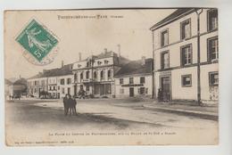 CPA PROVENCHERES SUR FAVE (Vosges) - Place Du Centre Sur La Route De Saint Dié à Saales - Provencheres Sur Fave